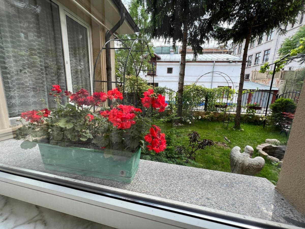 Hotel Boutique Cathedral Plaza Residences Room For Rent Downtown Bucureşti Exterior foto