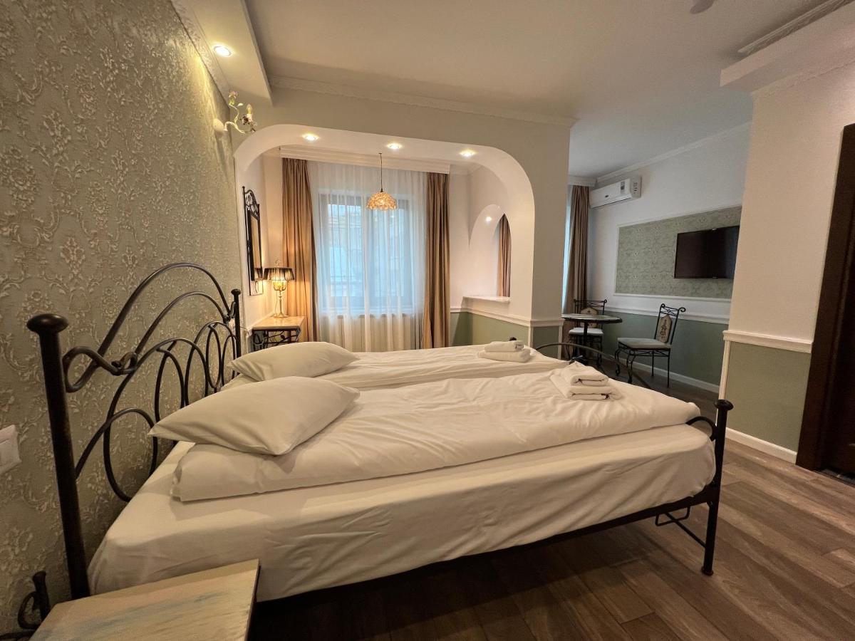 Hotel Boutique Cathedral Plaza Residences Room For Rent Downtown Bucureşti Exterior foto