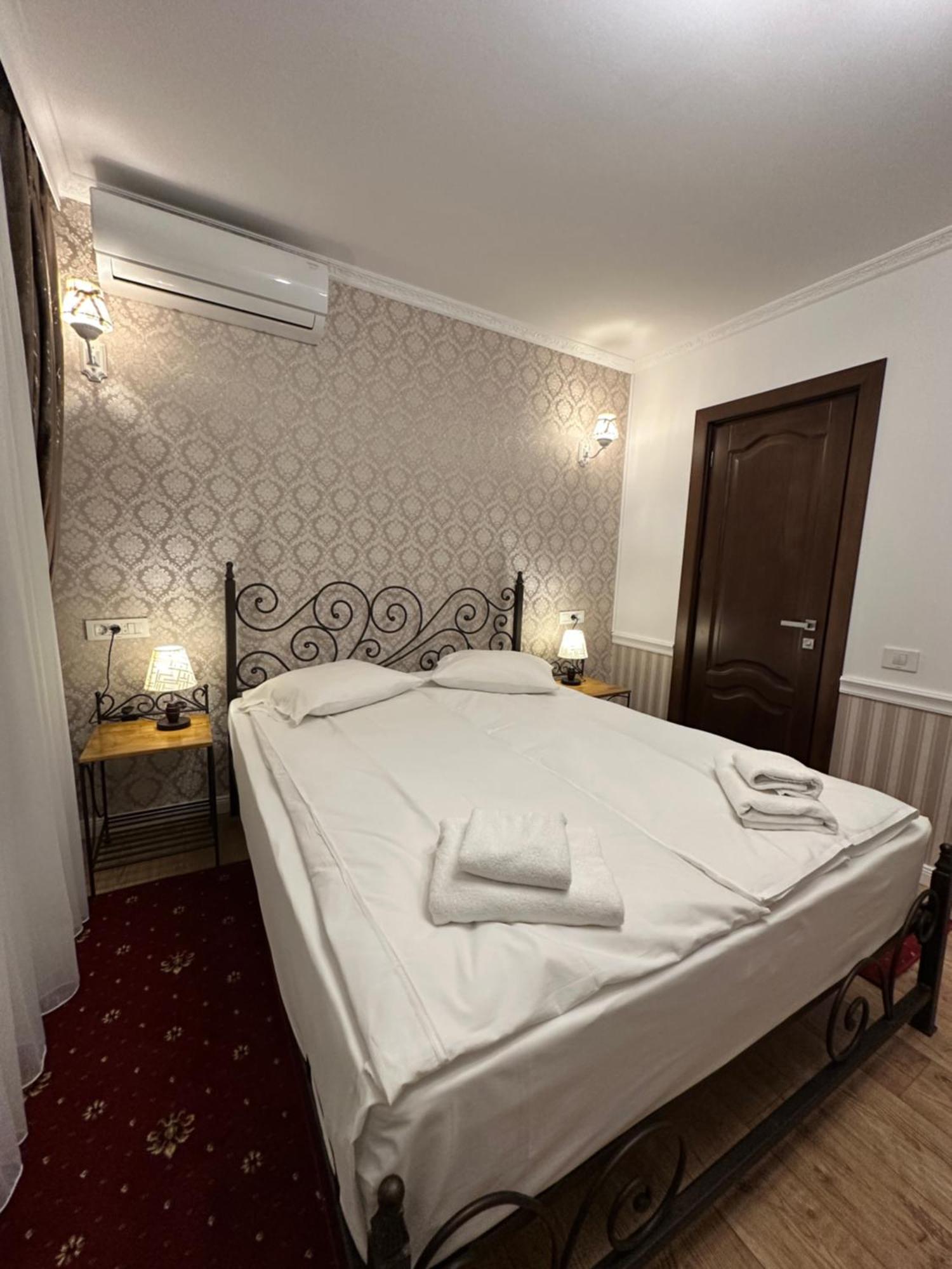 Hotel Boutique Cathedral Plaza Residences Room For Rent Downtown Bucureşti Exterior foto